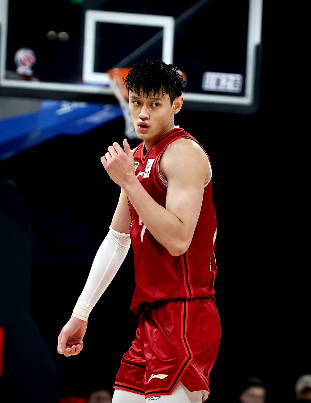 关于加时末段北京首钢调整名单以备NBA常规赛，单刀错失环节打磨，信心回归，团队化学反应显著的信息